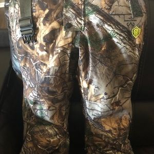 Hunting overalls; hunting coat; gloves